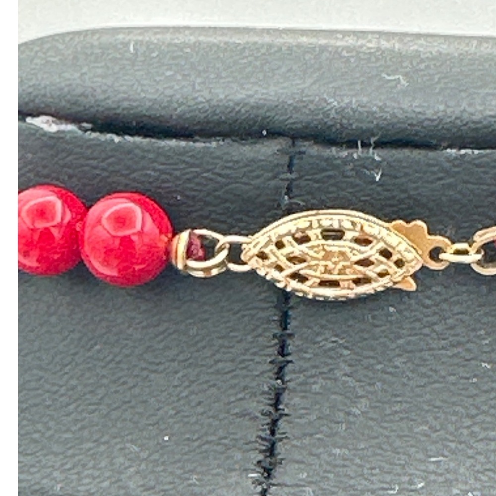 Vintage 19" Red Coral Bead Necklace 14K Gold Filled Clasp Fluted Spacers Matinee - Picture 5 of 9